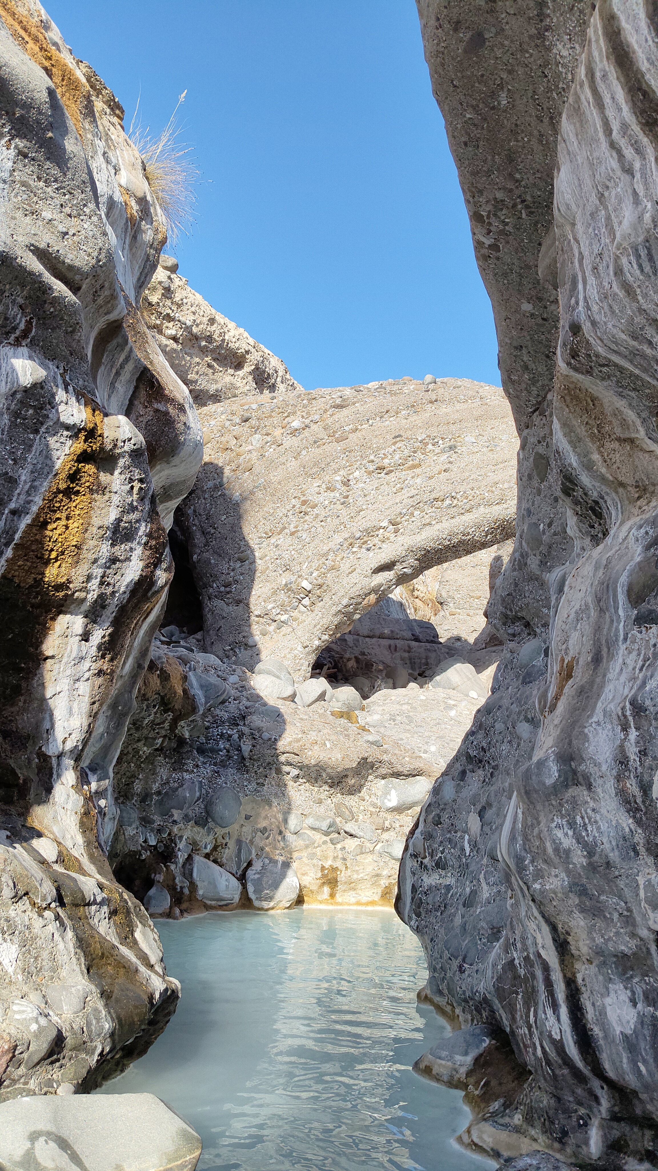 Wadi Hoqain was really narrow at times, while being super deep