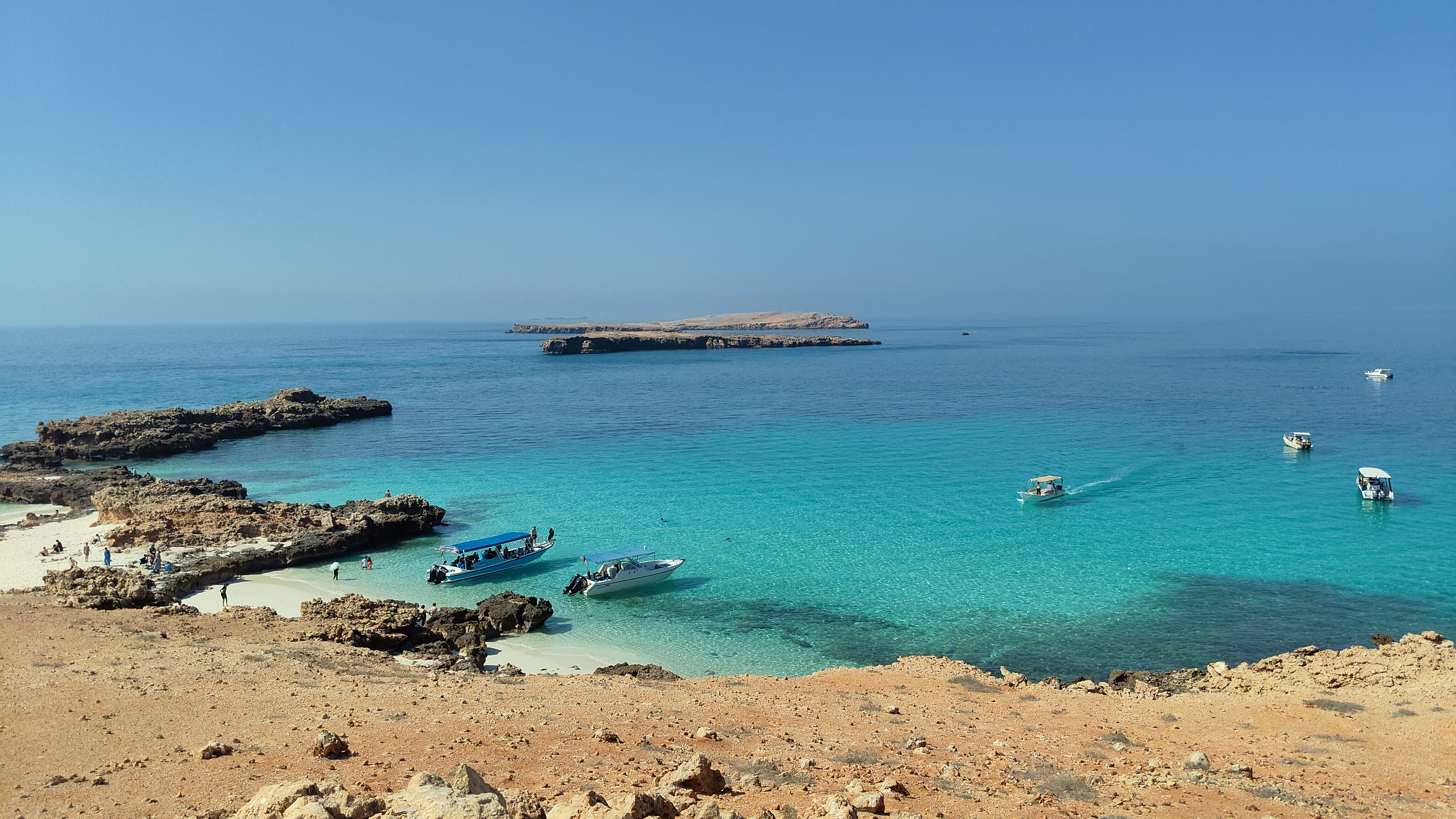 The day was all about visiting the stunning set of Damaniyat Islands